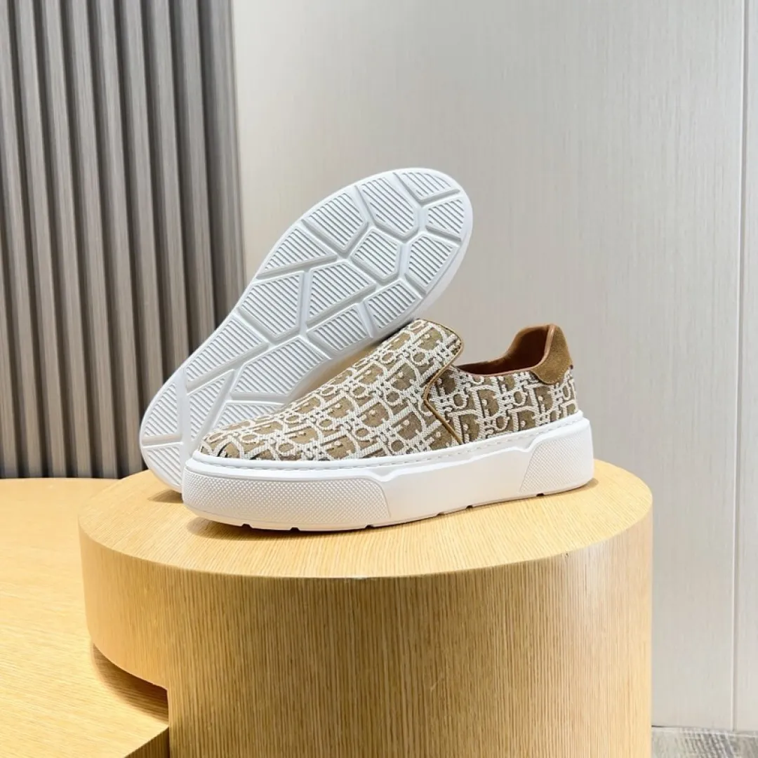 Men's men's shoes💰P380💰[DIOR] Dior's new slip-on shoes🆕Exclusive hot-selling items✨Very comfortable on the feet, fine workmanship Material: Original fabric➕High-quality sheepskin lining + original wear-resistant outsole👍🏻Features: High-end and comfortable, purely handmade to create the perfect shoe that suits you best. Number of yards: 38–45
